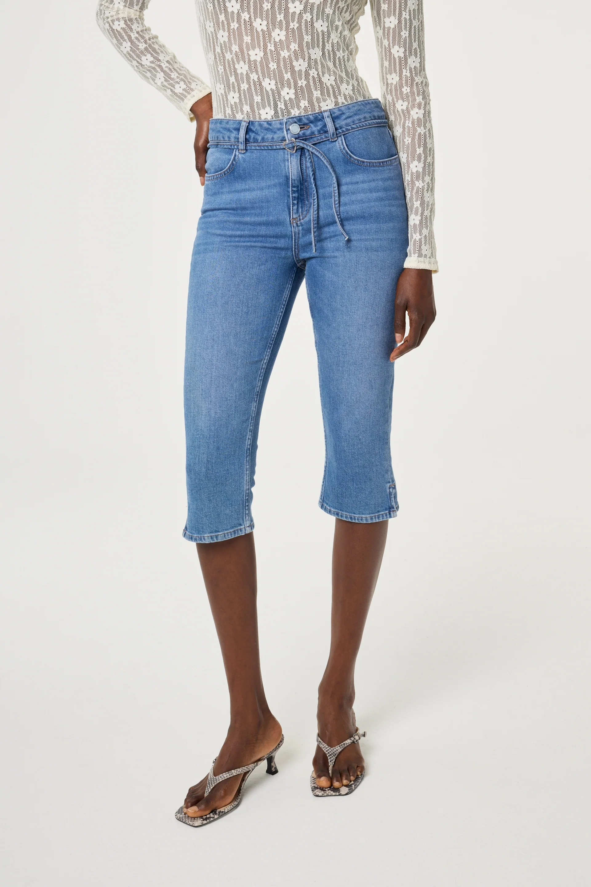 Carmen Capri Jeans | Mid Blue - Image 2