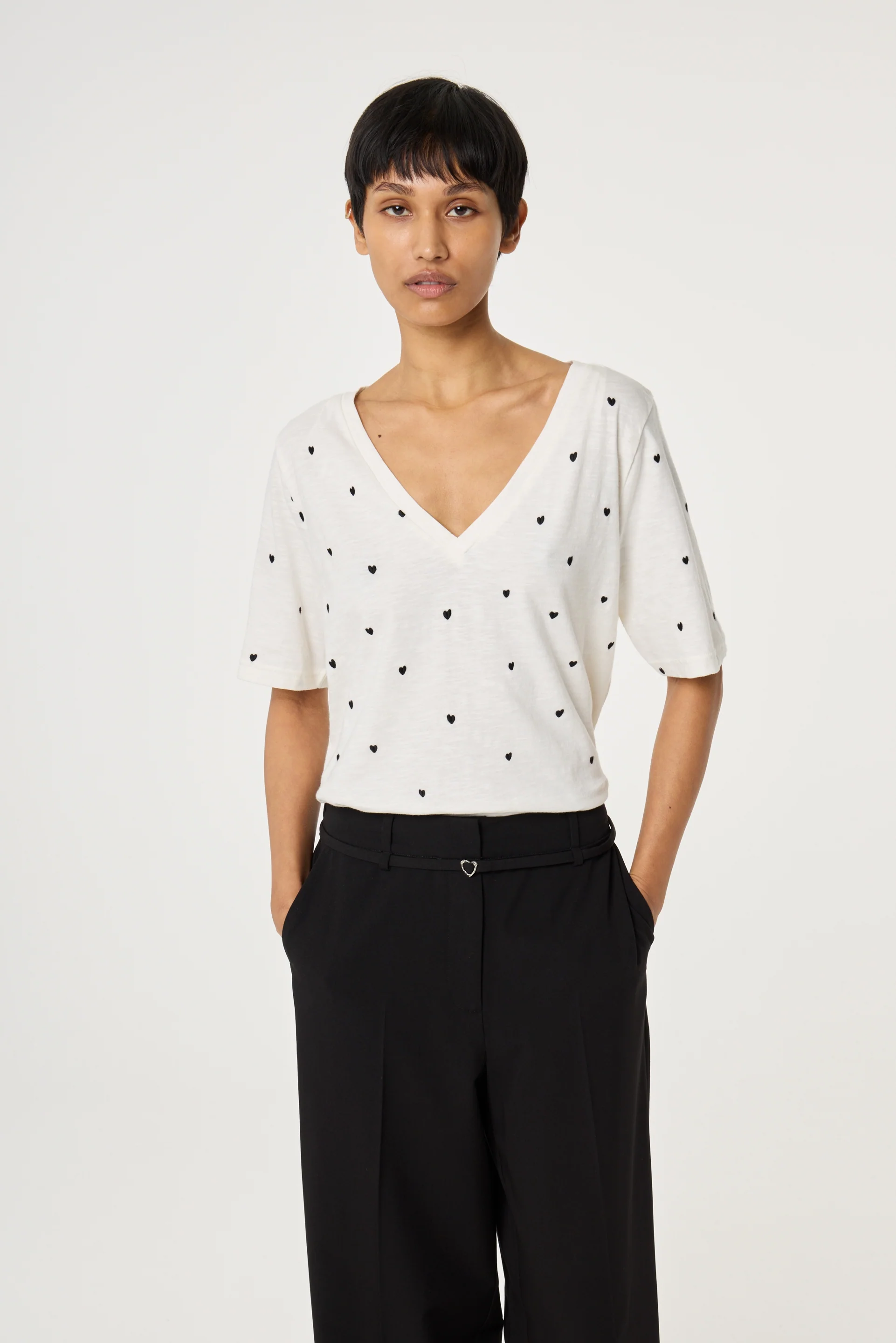 Phil V-Neck T-shirt | Cosy White/Black - Image 2